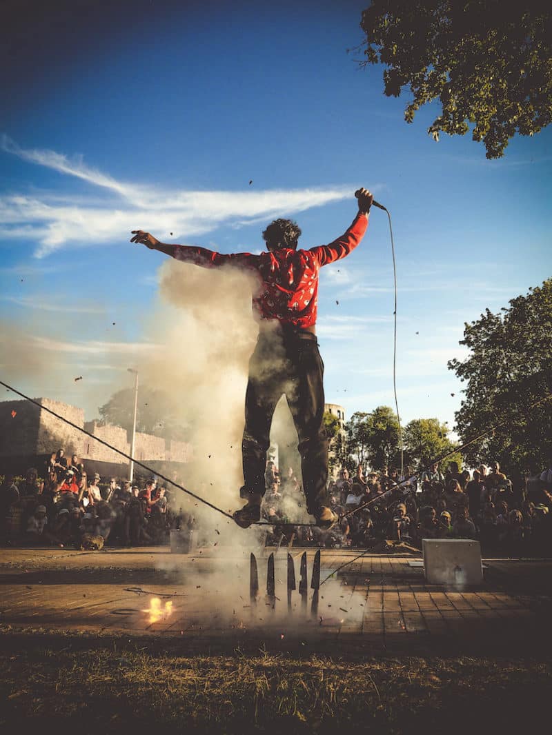 Visuel de l'événement Festival Les Tombées de la Nuit / Les Maîtres du désordre • Galapiat Cirque - dimanche 6 juillet 2025