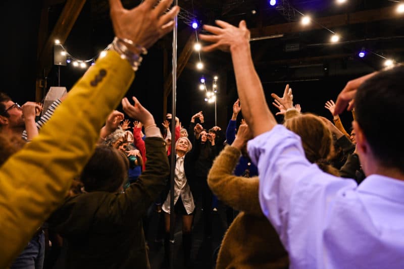 Visuel de l'événement Festival WATERPROOF – Bal Magnétique • Massimo Fusco / Compagnie Corps Magnétiques - dimanche 8 février 2026