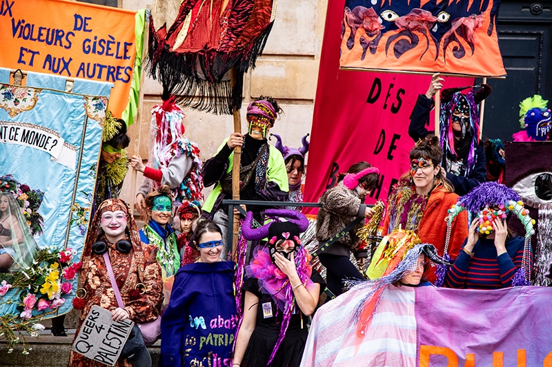 Visuel de l'événement L’ART DE LA JOIE, cortège flamboyant pour le 8 mars - dimanche 8 mars 2026